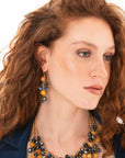 Orecchini pendenti con sfere in acrilico e vetro giallo e blu - Mya Accessories