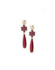 Orecchini pendenti con pietra a goccia in acrilico rossa - Mya Accessories