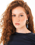 Orecchini pendenti con pietre in acrilico indaco - Mya Accessories