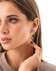 Orecchini lunghi pendenti con pietra in vetro e goccia in acrilico marrone - Mya Accessories