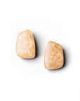 Orecchini a clip con pietra geometrica in acrilico beige - Mya Accessories