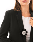 Spilla in metallo con design a fiore in velluto nero e pietre in vetro crystal - Mya Accessories