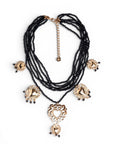 Collana multi fili con micro pietre in acrilico nere e cuori sacri pendenti - Mya Accessories