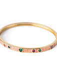 Bracciale in ottone a manetta smaltato rosa con zirconi a cuoricini multicolore - Mya Accessories