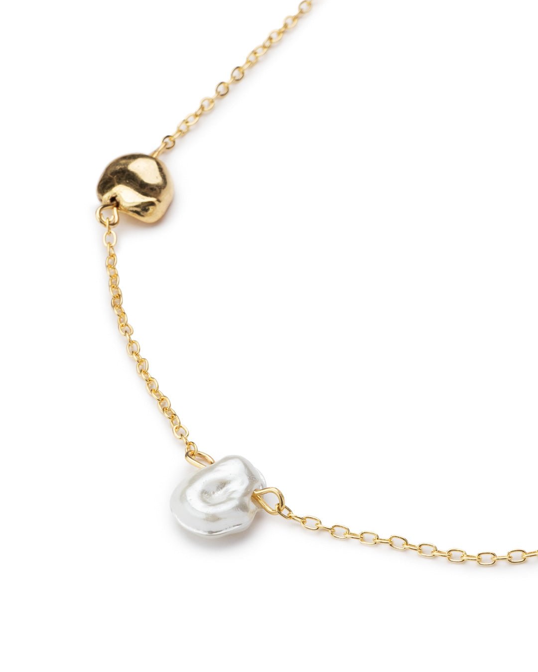Collana lunga in filo di metallo con perle in vetro di fiume - Mya Accessories