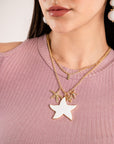 Collana girocollo doppia linea a catena con pendente a stella marina smaltata bianca - Mya Accessories