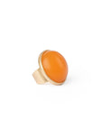 Anello a fascia regolabile con pietra circolare in resina arancio - Mya Accessories