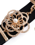 Cintura elastica nera con medaglione a forma di fiore stilizzato in metallo con perle - Mya Accessories