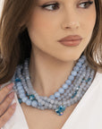 Collana multi filo con sfere in acrilico e vetro tono azzurro - Mya Accessories