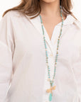 Collana lunga con micro cristalli turchesi, pendente a libellula in metallo - Mya Accessories