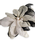 Collana con laccio in cuoio e fiore in tessuto bianco e nero - Mya Accessories