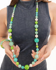 Collana lunga con sfere in acrilico ed in vetro tono verde - Mya Accessories
