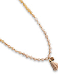 Collana lunga con pietre in acrilico e vetro, pendente a ciuffo beige - Mya Accessories