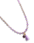 Collana lunga con pietre in acrilico e vetro, pendente a ciuffo lilla - Mya Accessories