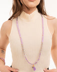 Collana lunga con pietre in acrilico e vetro, pendente a ciuffo lilla - Mya Accessories