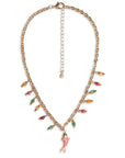 Collana girocollo con multi charms e pendente a pesciolino smaltato fucsia