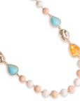 Collana lunga con pepite rosa e bianche ed inserti in acrilico arancio e turchese - Mya Accessories