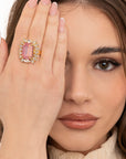 Anello regolabile in metallo con pietra in vetro rosa - Mya Accessories