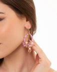 Orecchini pendenti circolari in micro cristalli con goccia tono rosa - Mya Accessories