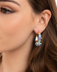 Orecchini pendenti a cerchio con fiori di micro cristali tono azzurro - Mya Accessories