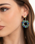 Orecchini pendenti crochet forma a fiore con micro cristalli tono blu - Mya Accessories