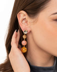 Orecchini pendenti con tripla sfera in acrilico tono arancio - Mya Accessories
