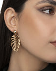Orecchini pendenti a foglia in metallo lucido - Mya Accessories