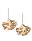 Orecchini pendenti con fiore in metallo lucido - Mya Accessories