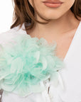 Spilla a fiore a piume tono verde acqua - Mya Accessories
