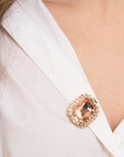 Spilla in metallo con pietra in vetro rosa - Mya Accessories