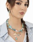 Collana girocollo a doppio filo con pietre in acrilico tono turchese e charms pendenti - Mya Accessories