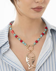Collana girocollo con pietre in vetro multi e pendente a lisca di pesce in metallo - Mya Accessories