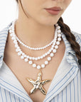Collana girocollo a tre linee con pietre in acrilico bianche e pendente in metallo a stella marina - Mya Accessories