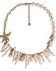 Collana girocollo con rami pendenti in acrilico bianco con inserto stella marina e charms in metallo - Mya Accessories