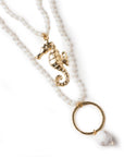 Collana sali e scendi con micro cristalli bianchi e pendente a cavalluccio marino in metallo