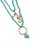 Collana sali e scendi con micro cristalli turchesi e pendente a cavalluccio marino in metallo