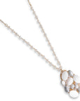 Collana lunga a catena con micro cristalli e pendente ricoperto di pietre dure bianche