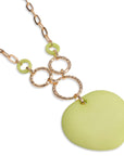 Collana lunga a catena con pendente a cuore in acrilico tono verde - Mya Accessories