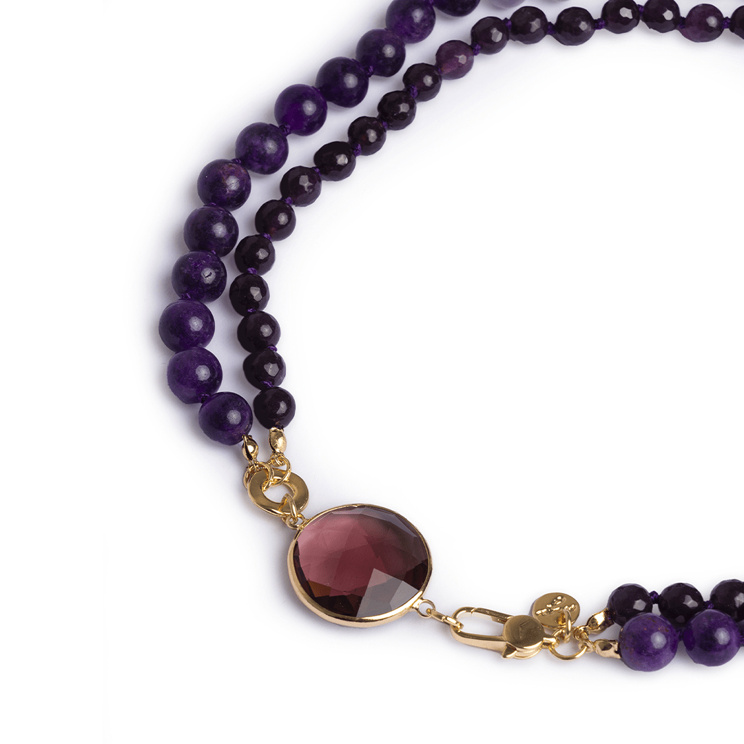 Collana girocollo con doppio filo di pietre dure viola, pendente circolare in vetro - Mya Accessories