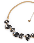 Collana girocollo in catena con pietre irregolari in vetro grigio scuro - Mya Accessories