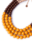 Collana girocollo multilinee con sfere in acrilico tono marrone - Mya Accessories
