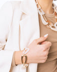 Bracciale in metallo con maglia in acrilico bianca e beige - Mya Accessories