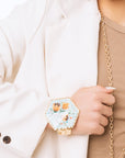 Bracciale rigido elastico con medaglione esagonale e design floreale in resina - Mya Accessories