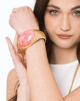 Bracciale a manetta con pietra in resina rosa - Mya Accessories