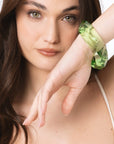 Bracciale bangle con design sfaccettato trasparente verde - Mya Accessories