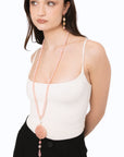 Collana lunga con pietre in acrilico, pendente mandala rosa - Mya Accessories