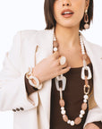 Collana lunga con pietre in acrilico e resina tono beige - Mya Accessories