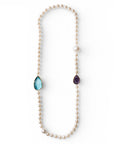 Collana lunga con perle in acrilico ed inserti in resina viola e blu - Mya Accessories