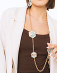 Collana lunga a catena con inserti esagonali in resina celeste design floreale - Mya Accessories