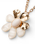 Collana lunga a catena con pendente a fiore in acrilico bianco